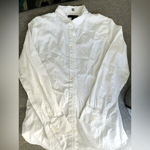 Ruffle-hem white button-up shirt - staple for your wardrobe!